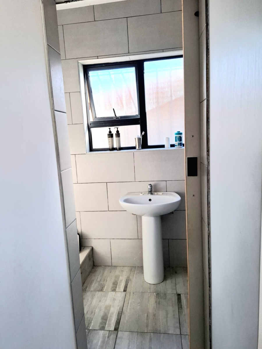 4 Bedroom Property for Sale in Oakdale Western Cape